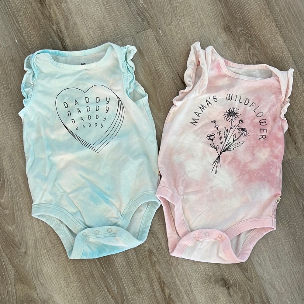 BabyGap Set of 2 Tie Dyed Pink & Blue Onesies Size 6-12 Months